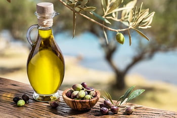 olive-oil-and-berries-are-on-the-wooden-table