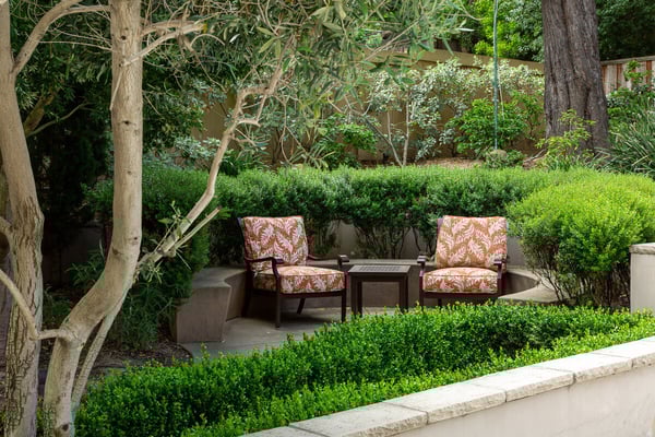 Outdoor_Sitting_Area_Point_at_Rockridge